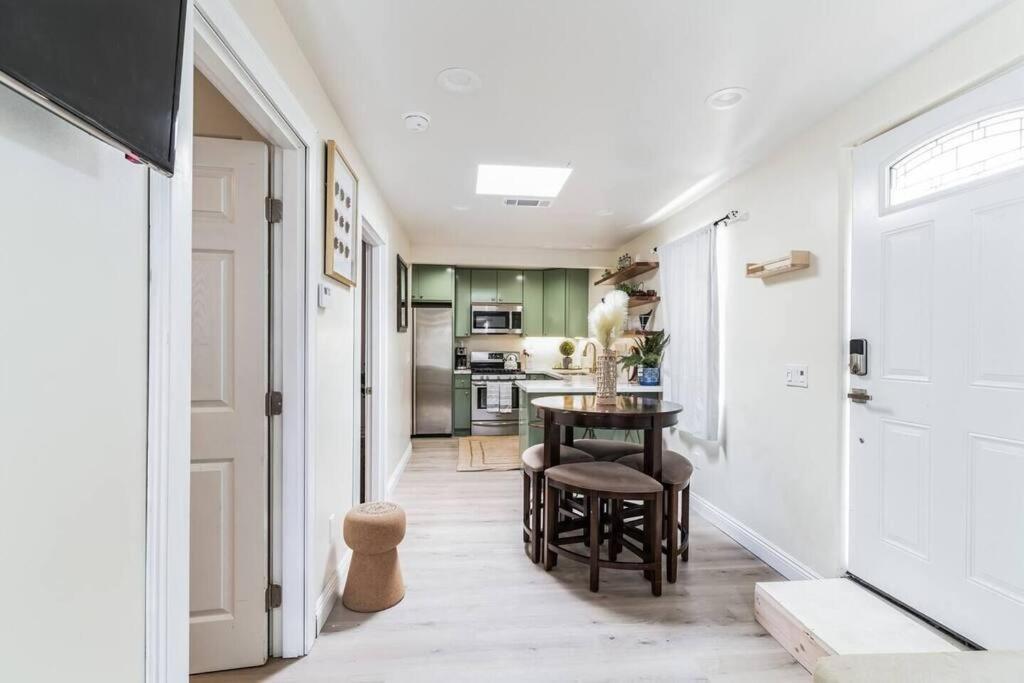 Cozy 2 Bdrm Home In The Heart Of Scv Near Six Flags Santa Clarita Exterior photo