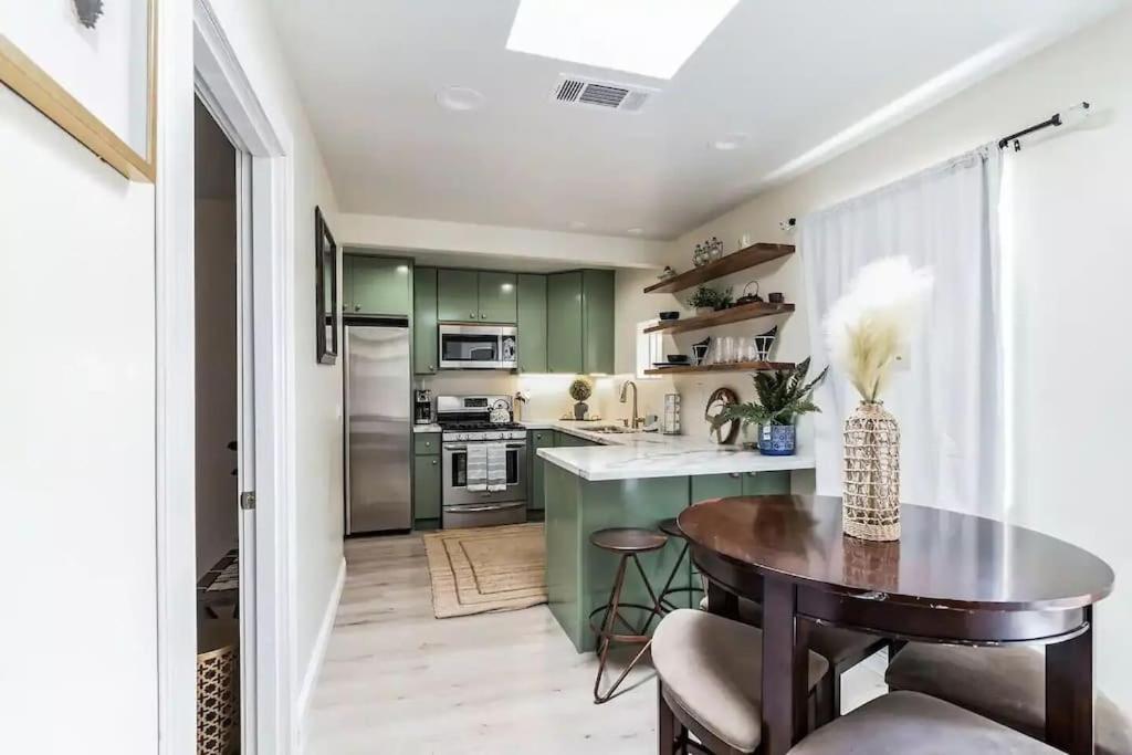 Cozy 2 Bdrm Home In The Heart Of Scv Near Six Flags Santa Clarita Exterior photo