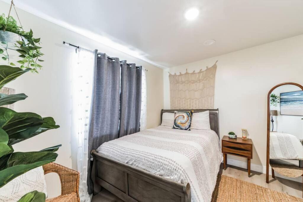 Cozy 2 Bdrm Home In The Heart Of Scv Near Six Flags Santa Clarita Exterior photo