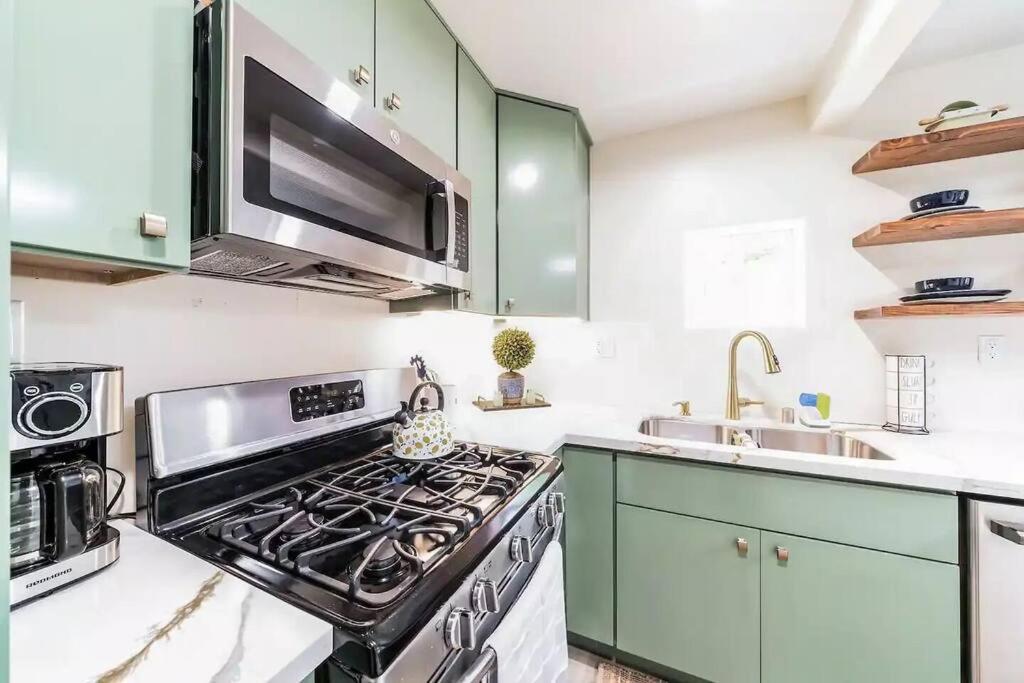 Cozy 2 Bdrm Home In The Heart Of Scv Near Six Flags Santa Clarita Exterior photo