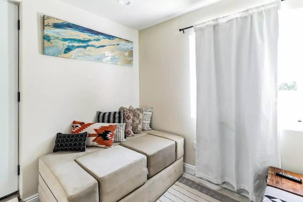 Cozy 2 Bdrm Home In The Heart Of Scv Near Six Flags Santa Clarita Exterior photo